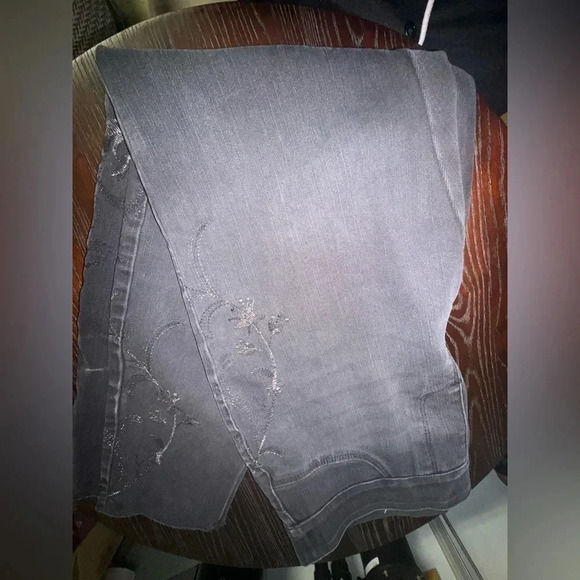 Soft Surroundings women’s Black Pull On Jeans Stretch embroidered design small - Picture 4 of 5